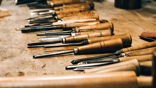 Comparing Electric and Manual Engraving Pens for Wood Projects